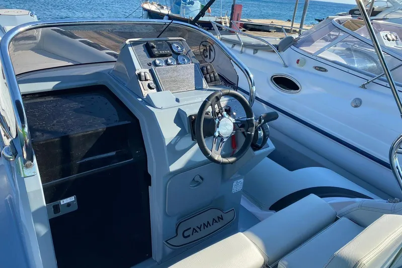  Yacht Photos Pics Cockpit of 2022 Ranieri CAYMAN 27.0 SPORT TOURING boat, featuring steering wheel and controls.