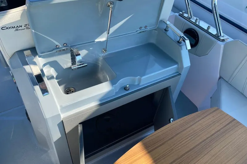  Yacht Photos Pics 2022 Ranieri Cayman 27.0 Sport Touring boat interior with sink and seating area.