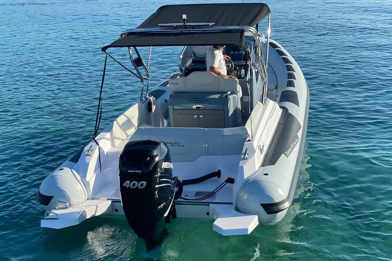 Yacht Photos Pics 2022 Ranieri CAYMAN 27.0 SPORT TOURING boat on clear blue water.
