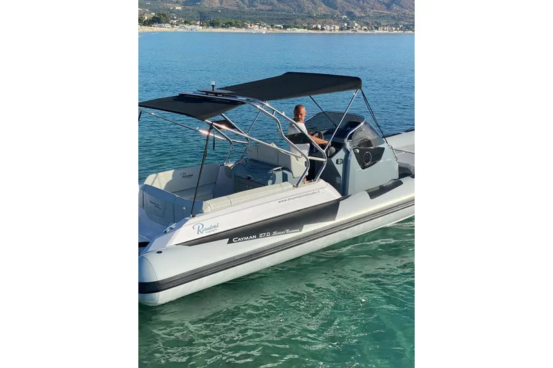  Yacht Photos Pics 2022 Ranieri CAYMAN 27.0 SPORT TOURING boat on clear blue water.