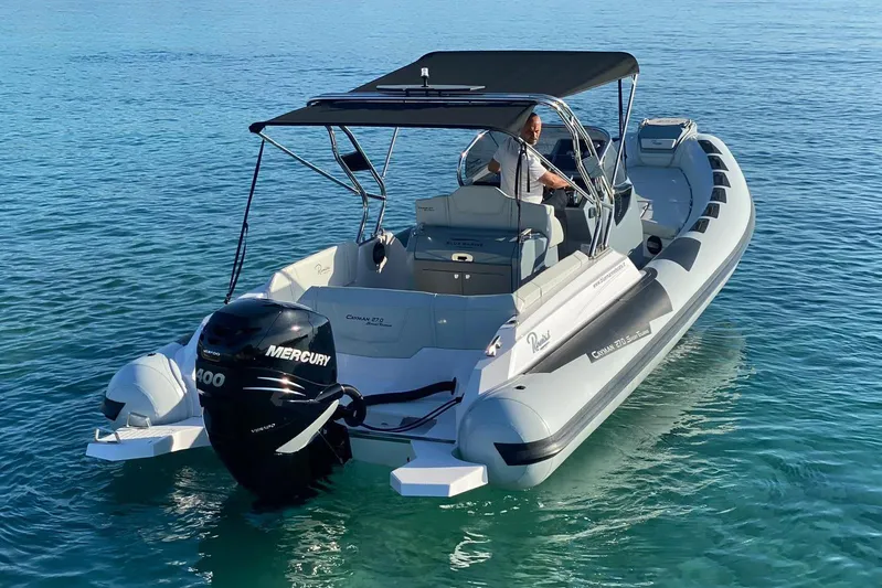  Yacht Photos Pics 2022 Ranieri CAYMAN 27.0 SPORT TOURING boat on clear blue water.