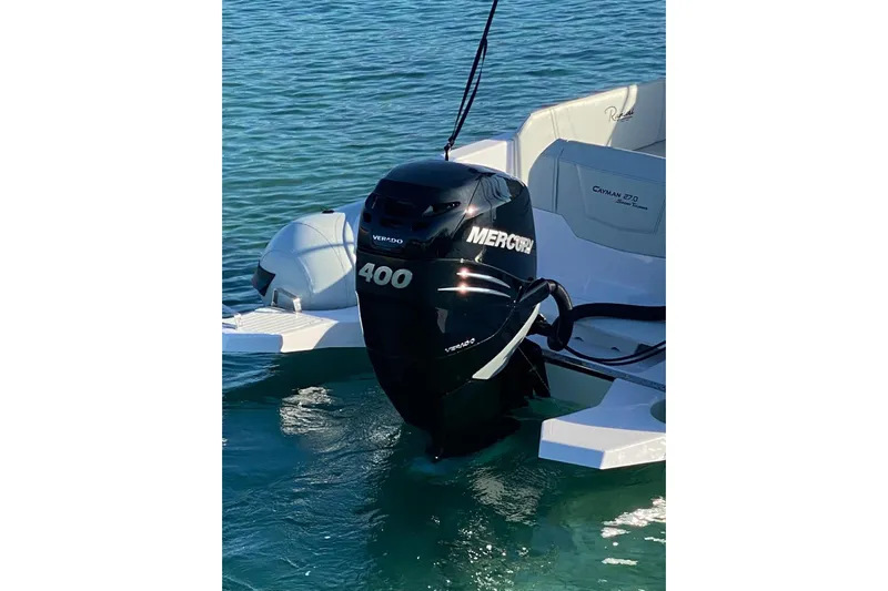  Yacht Photos Pics 2022 Ranieri CAYMAN 27.0 SPORT TOURING with Mercury 400 outboard engine on water.