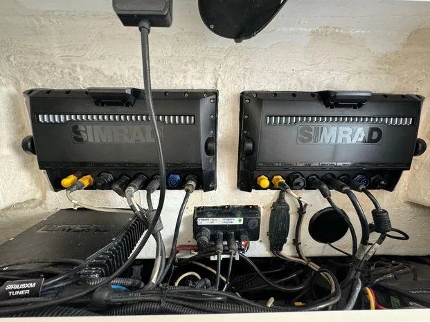 Killin Time II Yacht Photos Pics Simrad marine electronics setup on 2015 Invincible 39 Open Fisherman boat.