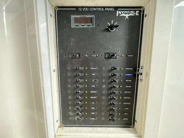 Killin Time II Yacht Photos Pics 12 VDC control panel on 2015 Invincible 39 Open Fisherman boat.