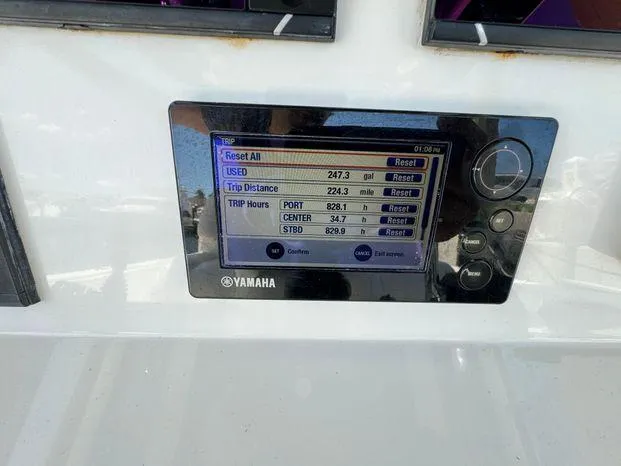 Killin Time II Yacht Photos Pics Yamaha display on 2015 Invincible 39 Open Fisherman showing trip data and engine hours.