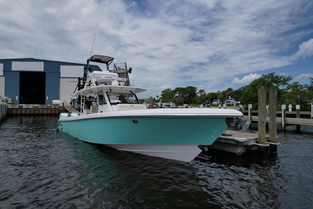 2017 Everglades 43 