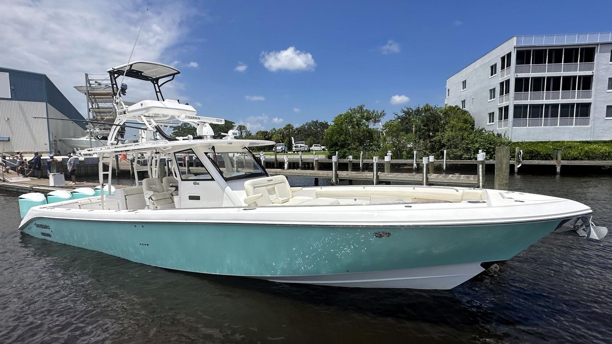 2017 Everglades 43 