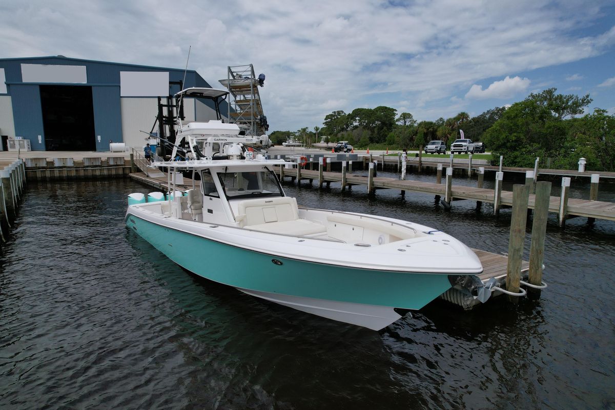 2017 Everglades 43 