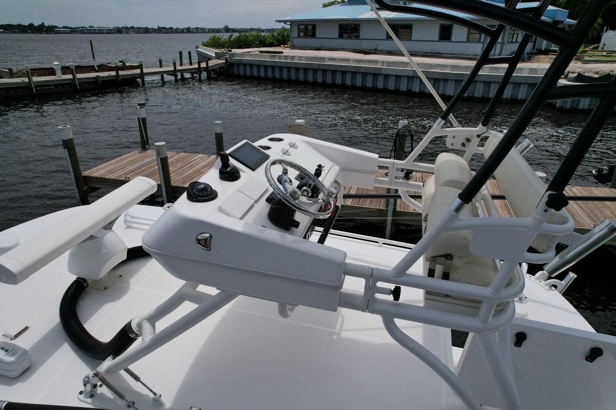 2017 Everglades 43 