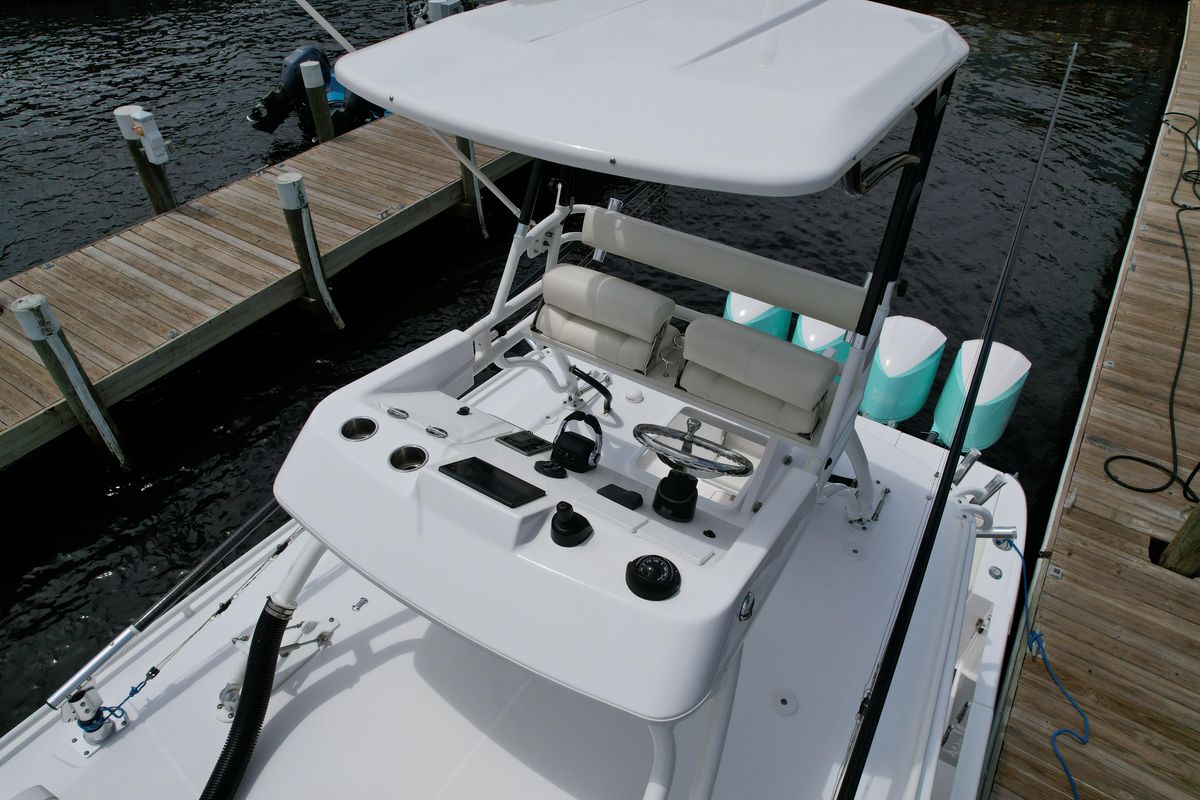 2017 Everglades 43 