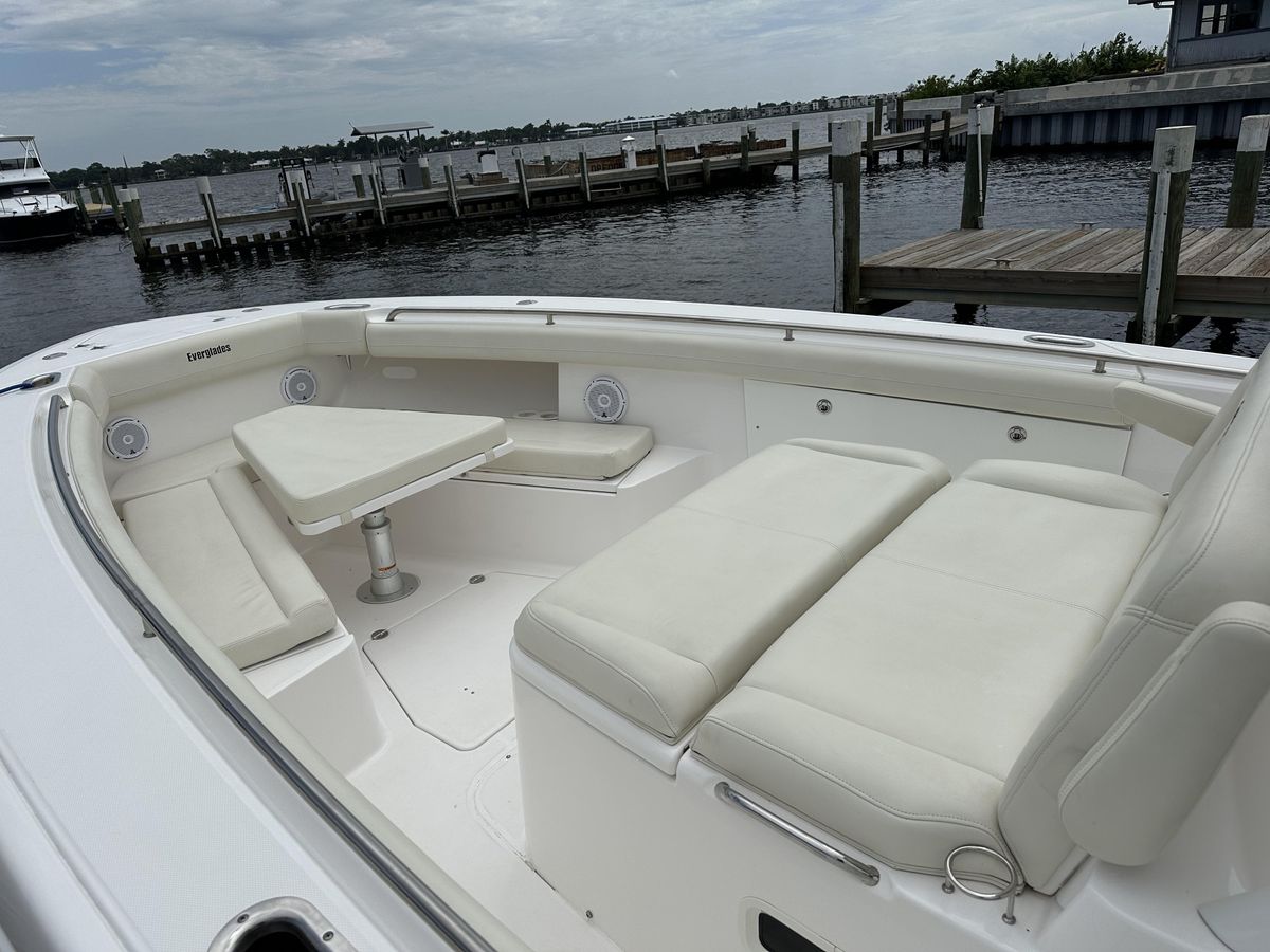 2017 Everglades 43 