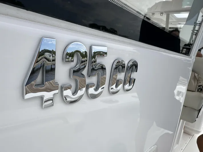 43 Everglades 435 Cc Yacht Photos Pics 2017 Everglades 435 Center Console boat with chrome "435cc" emblem.