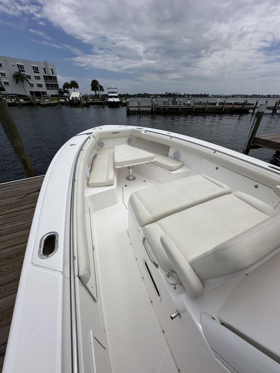 2017 Everglades 43 