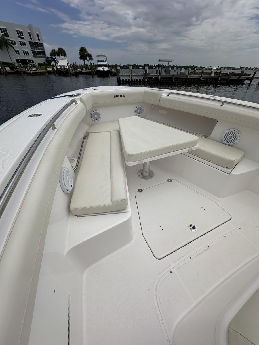 2017 Everglades 43 