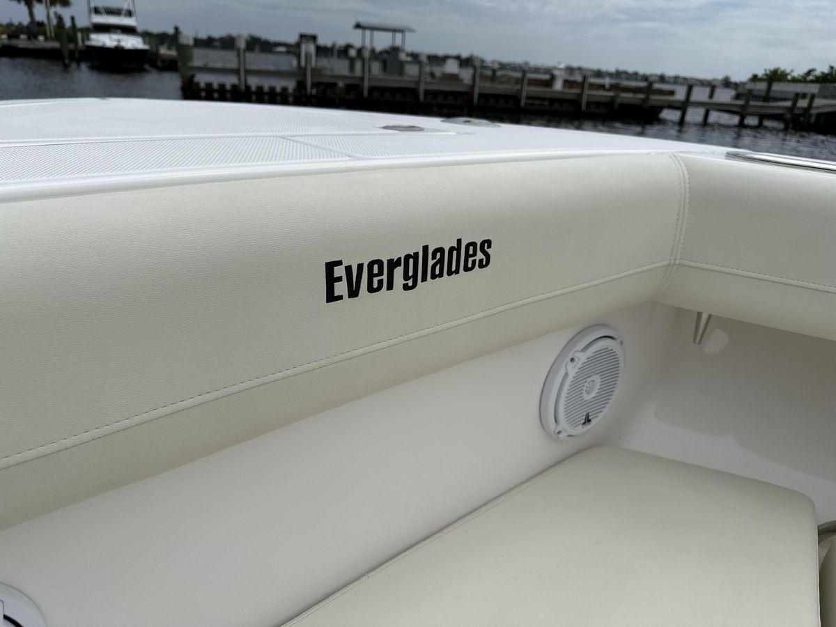 2017 Everglades 43 