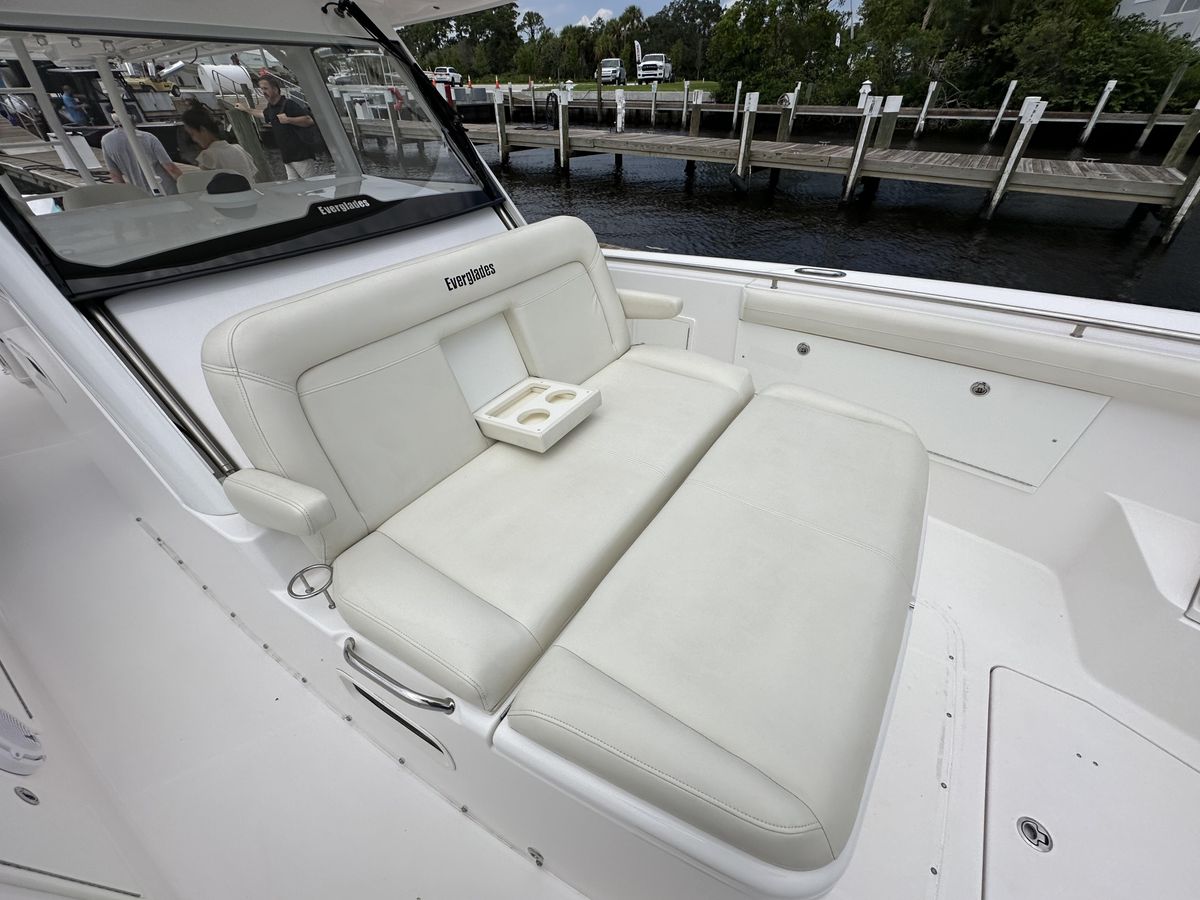 2017 Everglades 43 