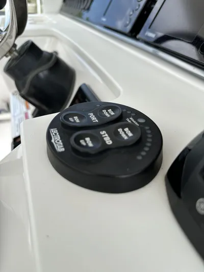 43 Everglades 435 Cc Yacht Photos Pics Close-up of 2017 Everglades 435 Center Console boat controls and dashboard.