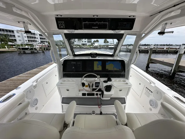 43 Everglades 435 Cc Yacht Photos Pics 2017 Everglades 435 Center Console boat interior with advanced navigation system at marina.