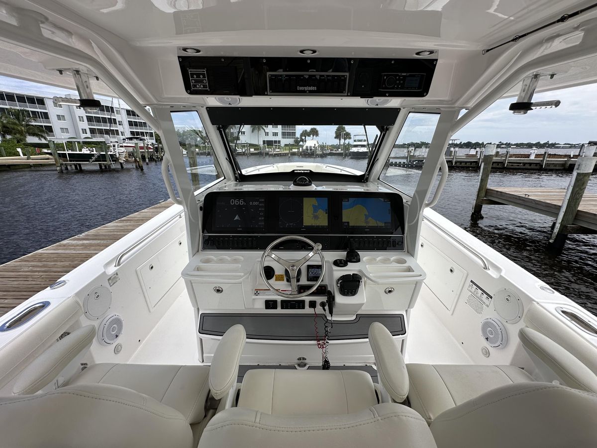 2017 Everglades 43 