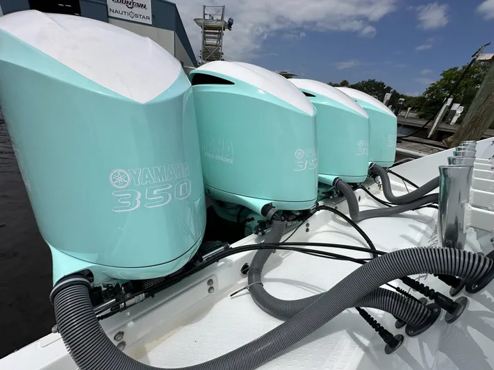 43 Everglades 435 Cc Yacht Photos Pics 