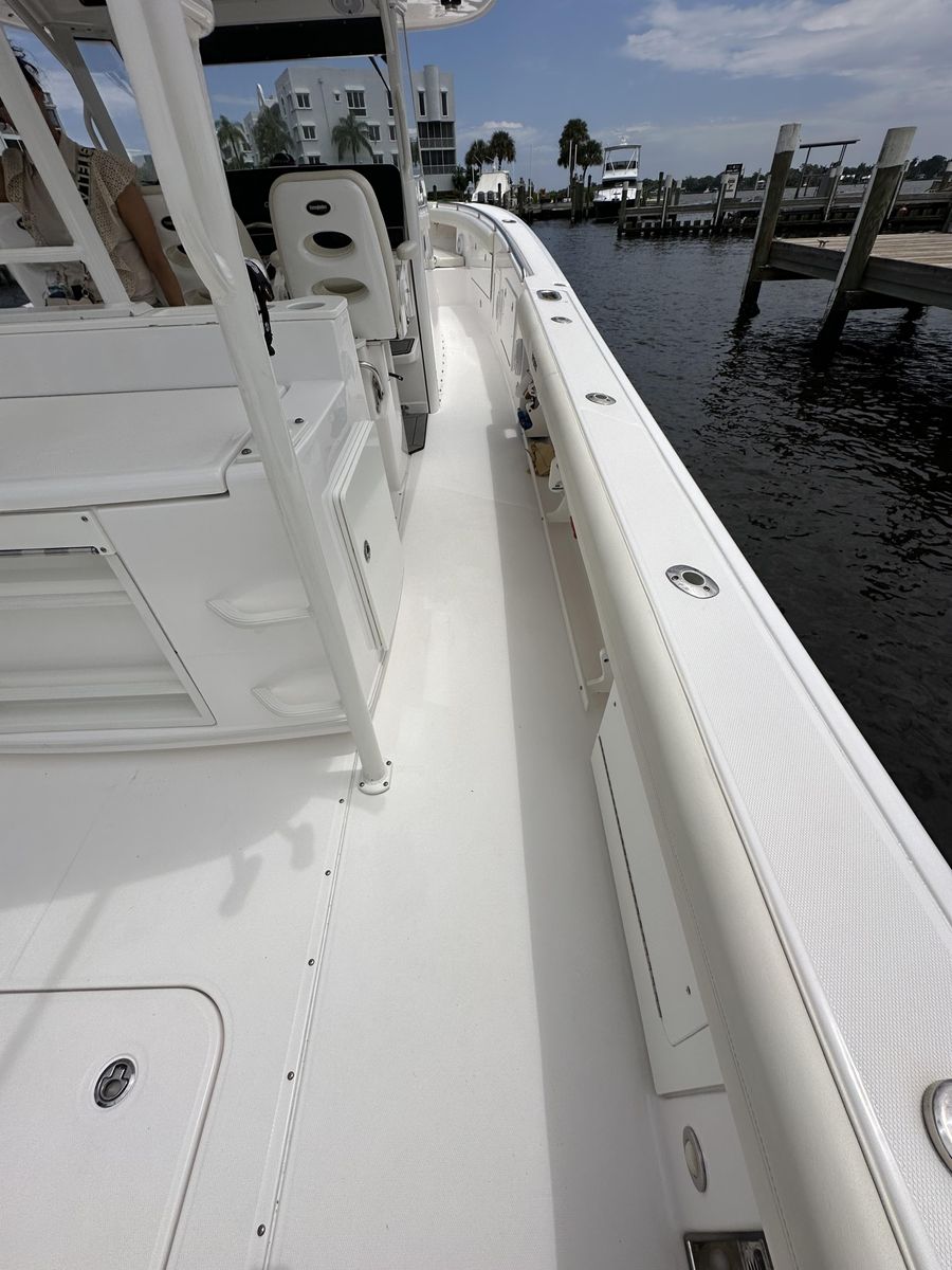 2017 Everglades 43 