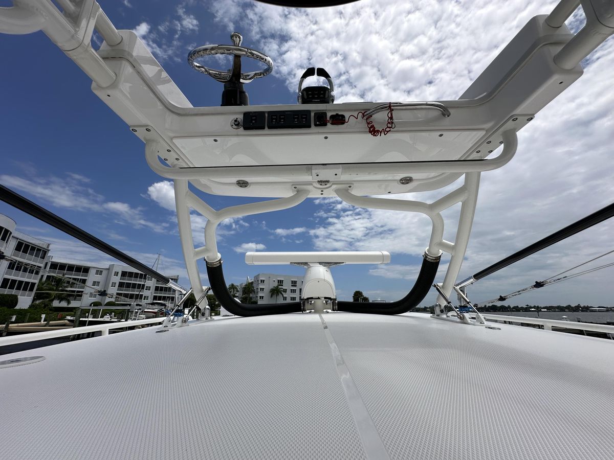 2017 Everglades 43 