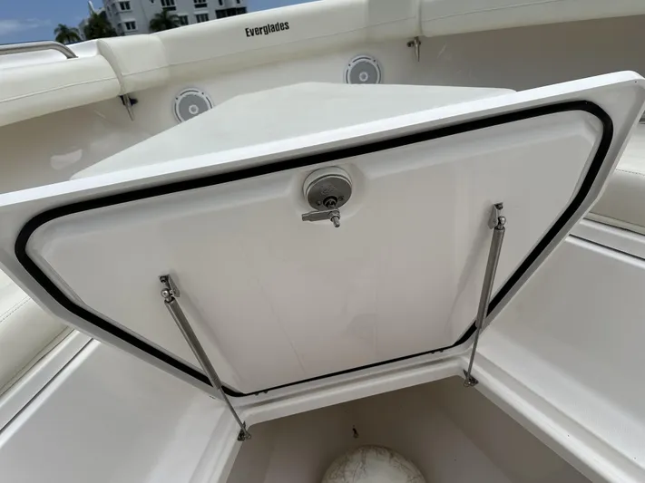 43 Everglades 435 Cc Yacht Photos Pics 