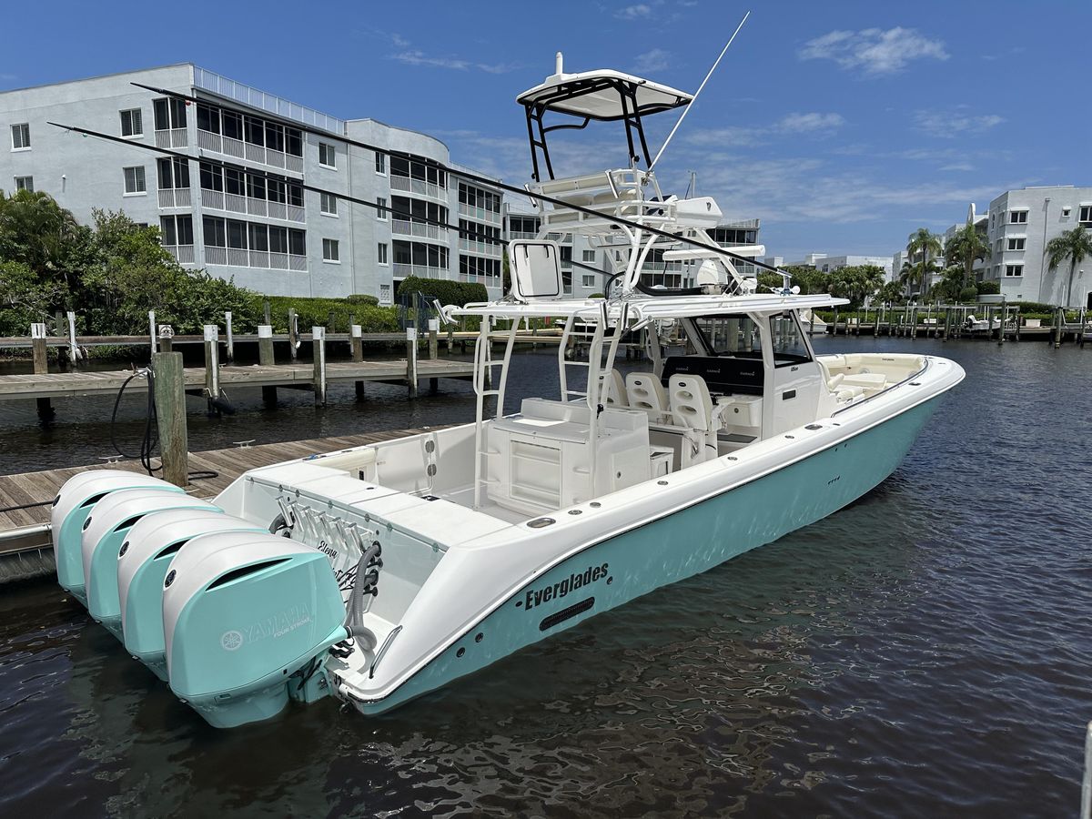 2017 Everglades 43 