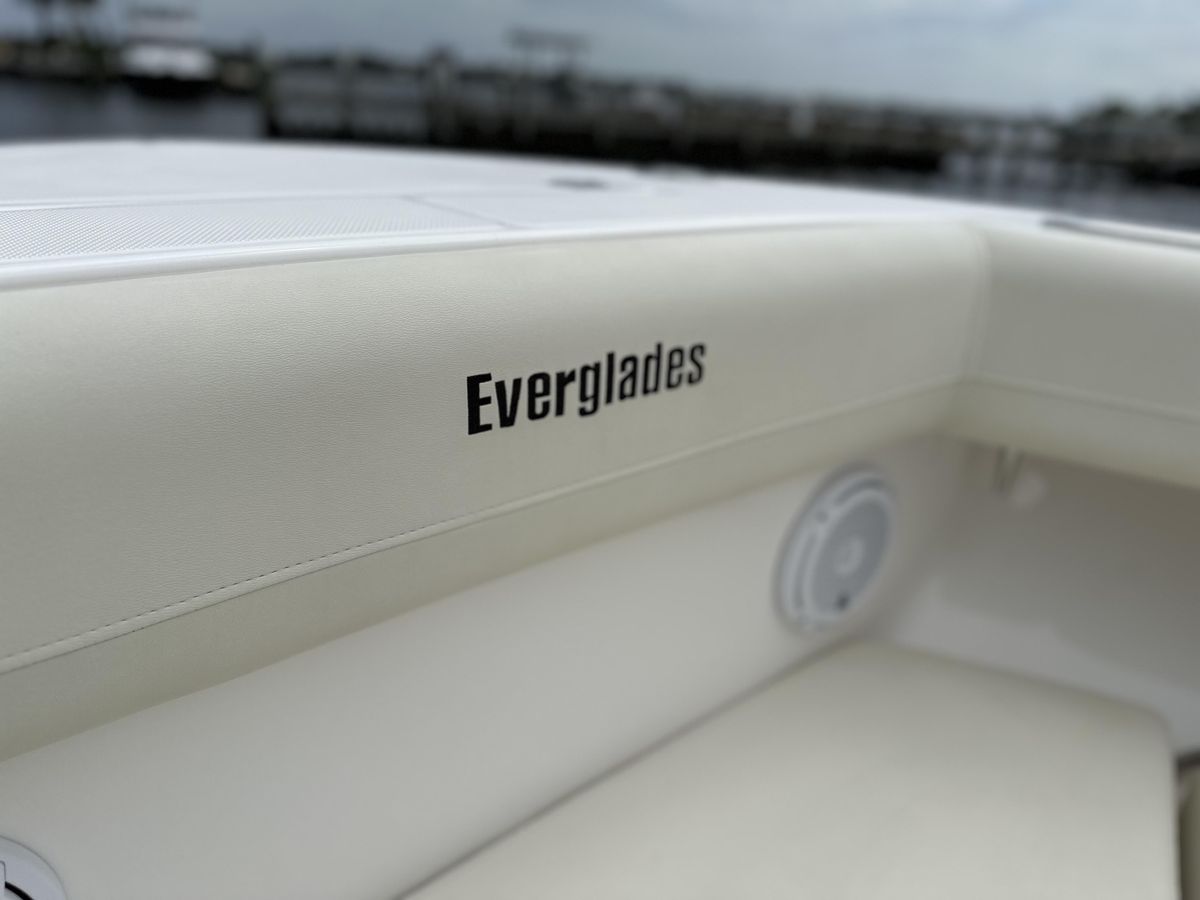 2017 Everglades 43 