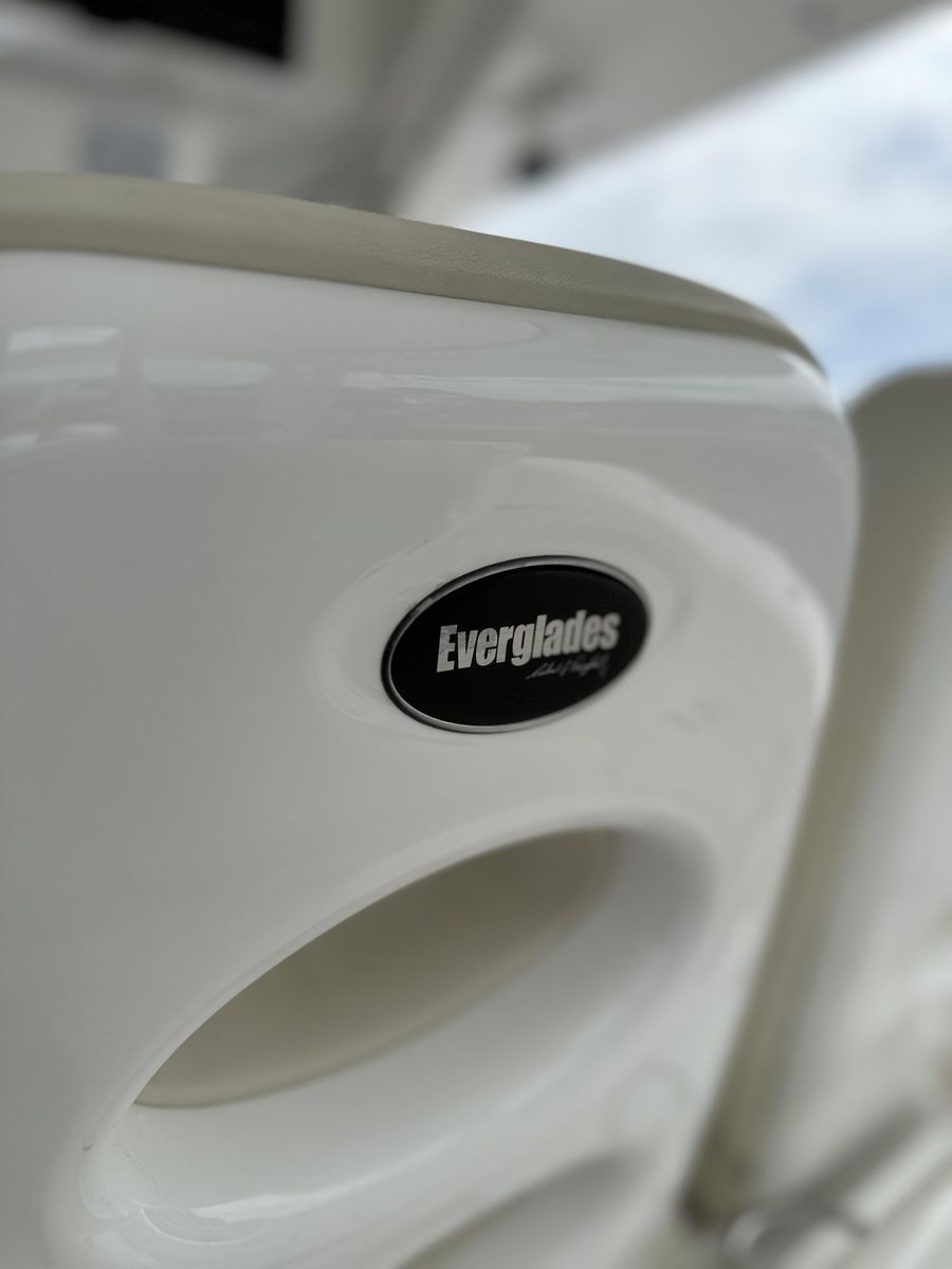 2017 Everglades 43 