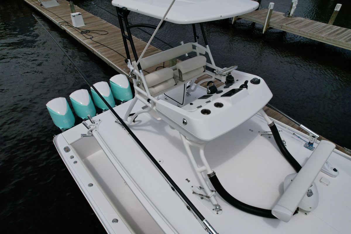 2017 Everglades 43 