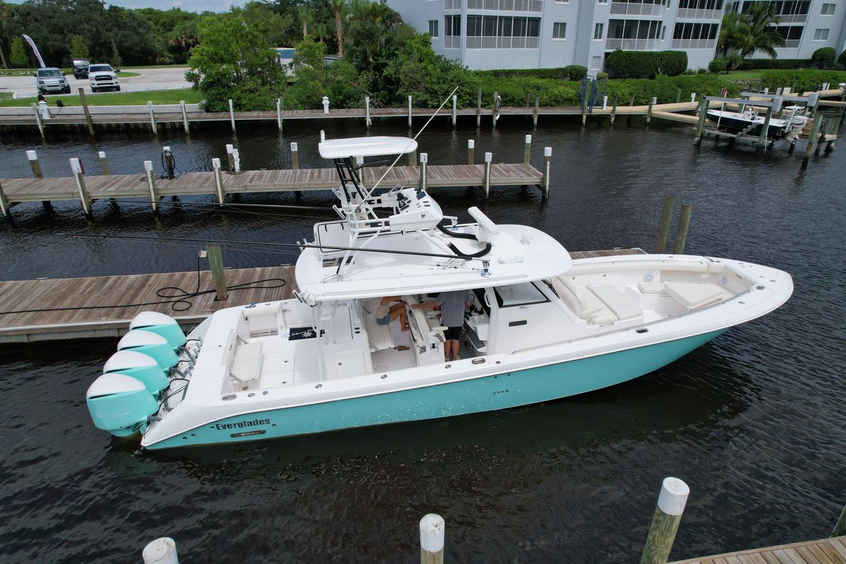 2017 Everglades 43 