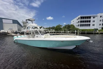 Everglades 435 Center Console