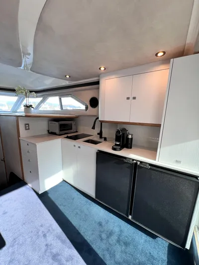 Rising Tide Yacht Photos Pics Interior of 1996 Sea Ray 400 Sedan Bridge yacht with modern kitchen amenities.