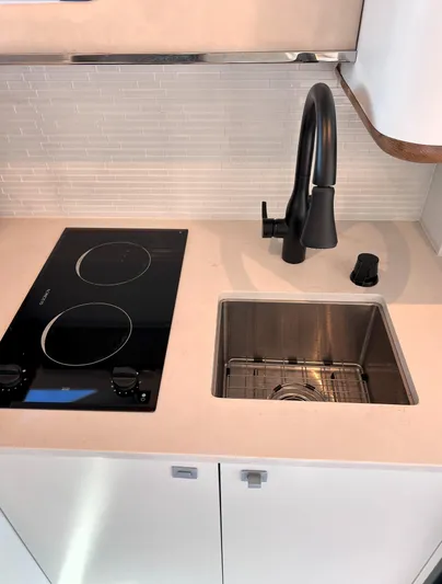 Rising Tide Yacht Photos Pics 1996 Sea Ray 400 Sedan Bridge kitchen with modern sink and stovetop.