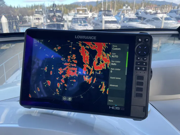 Rising Tide Yacht Photos Pics Lowrance marine radar display on 1996 Sea Ray 400 Sedan Bridge yacht.
