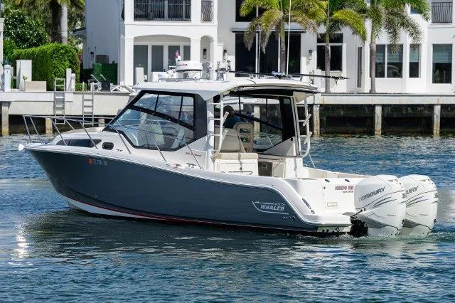 325 Boston Whaler W/ Seakeeper Stabilizer & Ride Yacht Photos Pics 2020 Boston Whaler 325 Conquest boat cruising near waterfront homes.