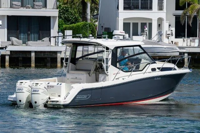 325 Boston Whaler W/ Seakeeper Stabilizer & Ride Yacht Photos Pics 2020 Boston Whaler 325 Conquest boat cruising near waterfront homes.