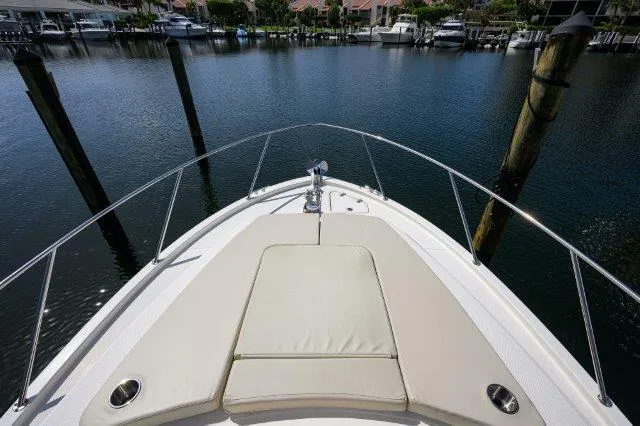 325 Boston Whaler W/ Seakeeper Stabilizer & Ride Yacht Photos Pics 2020 Boston Whaler 325 Conquest boat bow view at marina.