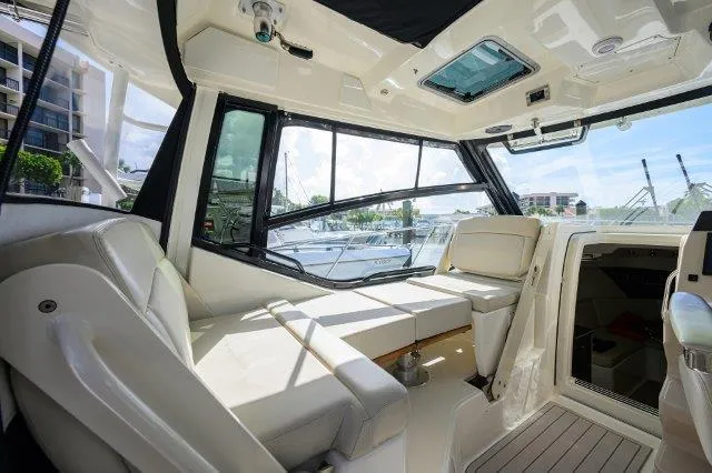 325 Boston Whaler W/ Seakeeper Stabilizer & Ride Yacht Photos Pics Interior of 2020 Boston Whaler 325 Conquest boat, featuring seating and windows.