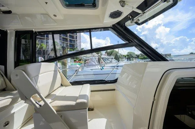 325 Boston Whaler W/ Seakeeper Stabilizer & Ride Yacht Photos Pics Interior view of 2020 Boston Whaler 325 Conquest boat with seating and windows.