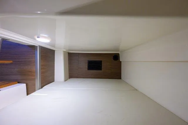 325 Boston Whaler W/ Seakeeper Stabilizer & Ride Yacht Photos Pics 