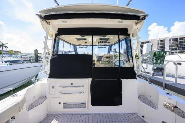 325 Boston Whaler W/ Seakeeper Stabilizer & Ride Yacht Photos Pics 