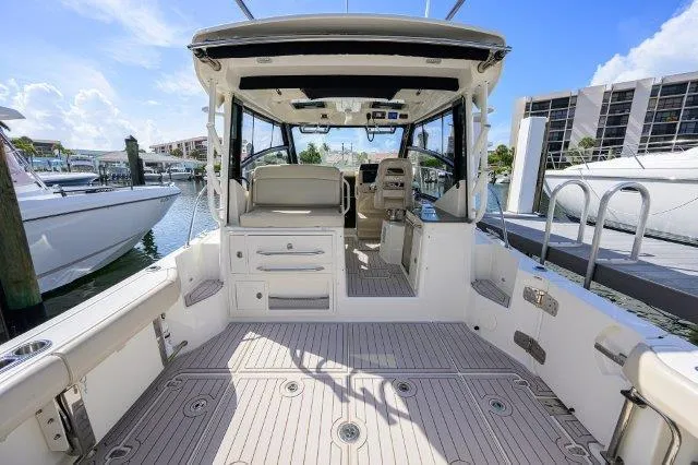 325 Boston Whaler W/ Seakeeper Stabilizer & Ride Yacht Photos Pics 