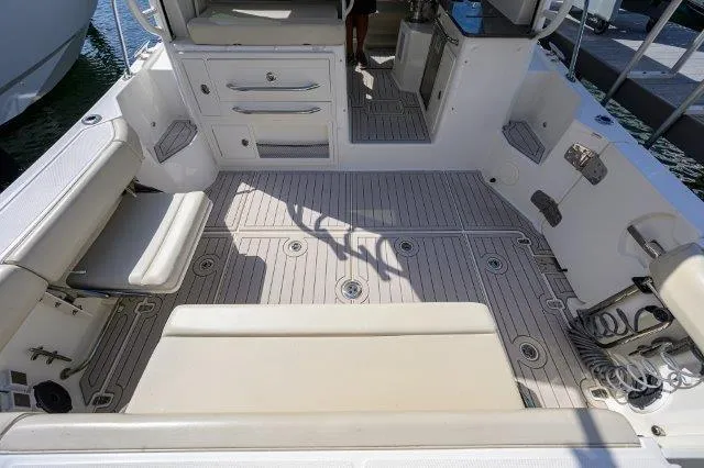 325 Boston Whaler W/ Seakeeper Stabilizer & Ride Yacht Photos Pics 