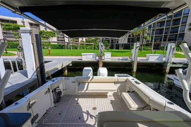 325 Boston Whaler W/ Seakeeper Stabilizer & Ride Yacht Photos Pics 