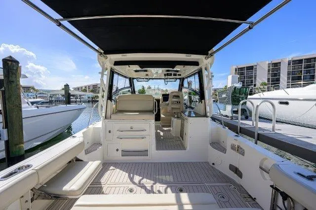 325 Boston Whaler W/ Seakeeper Stabilizer & Ride Yacht Photos Pics 