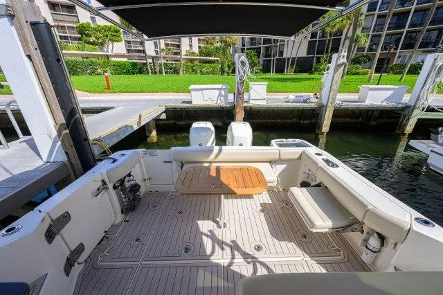 325 Boston Whaler W/ Seakeeper Stabilizer & Ride Yacht Photos Pics 