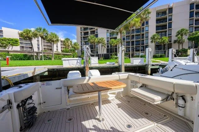 325 Boston Whaler W/ Seakeeper Stabilizer & Ride Yacht Photos Pics 