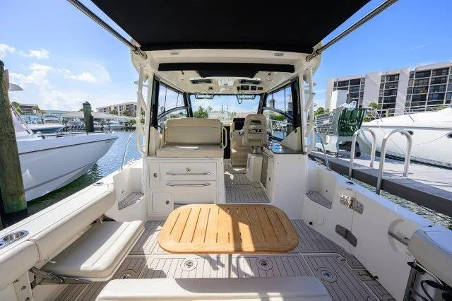 325 Boston Whaler W/ Seakeeper Stabilizer & Ride Yacht Photos Pics 